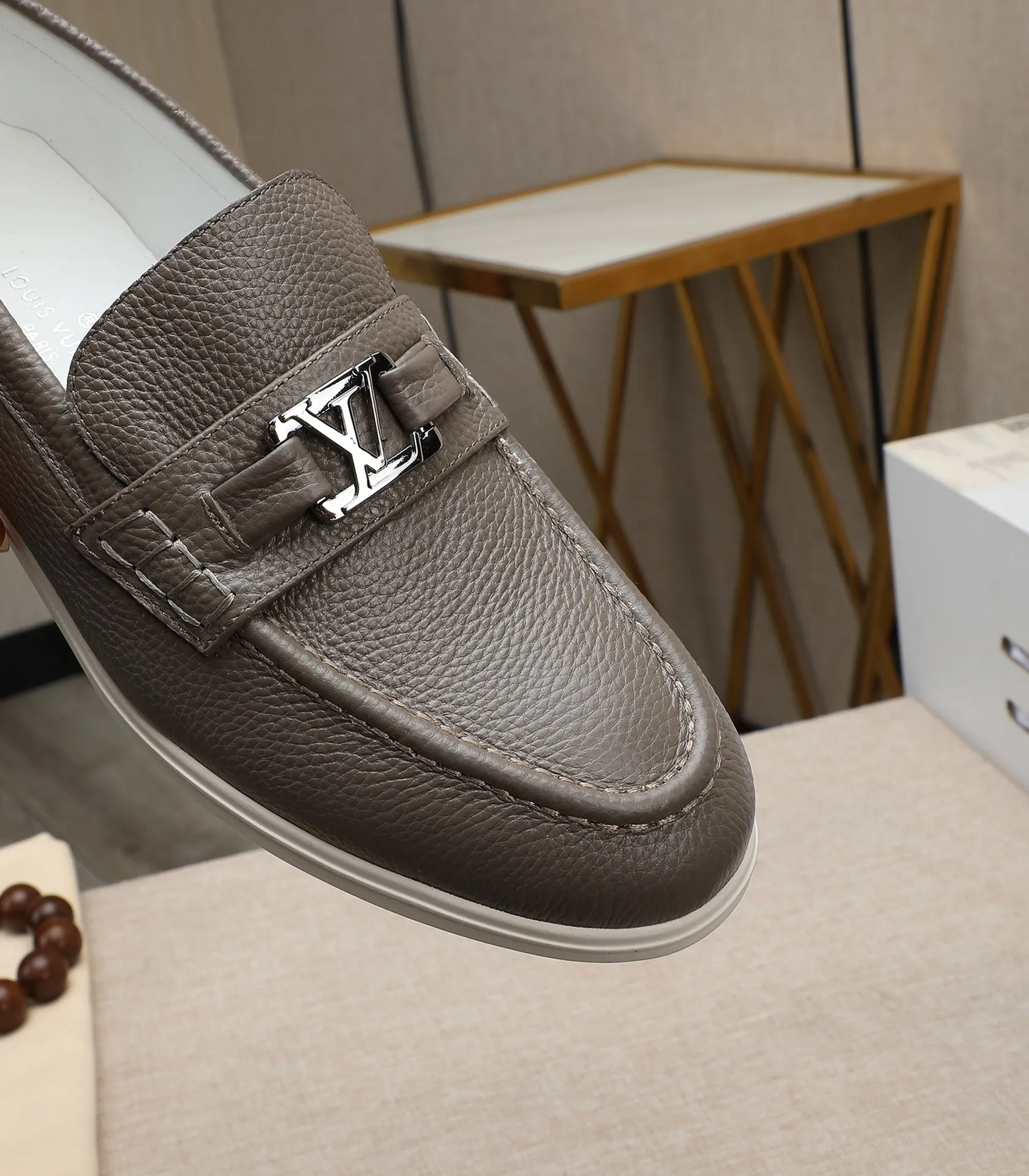 Men's shoes 💰560 📛📛【LOUIS VUITTON】Louis Vuitton 2024 official website synchronized new products 👟Milan fashion catwalk style 🇰🇾🇰🇾LV family logo, celebrity style, a must-have for fashionistas ⚠️First-layer calfskin ➕Genuine leather lining ➕Official website original version special outsole 👞Number 38-44